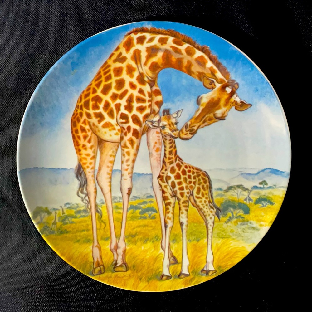 Vintage Mother & Child Giraffe Collector Plate